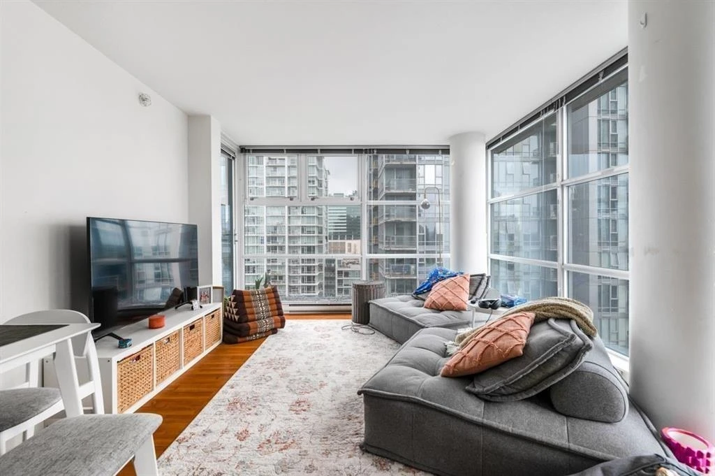 Living Room Photo of 1806 111 W Georgia Street, Vancouver, BC