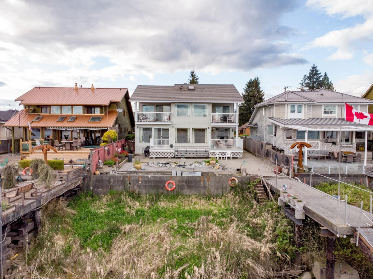 Family Room Photo of 20346 Wharf Street, Maple Ridge, BC