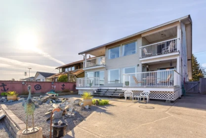 Hot Tub / Spa Photo of 20346 Wharf Street, Maple Ridge, BC