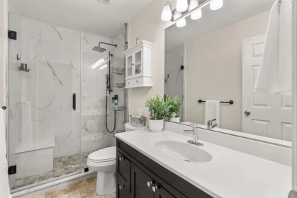 Guest Bathroom Photo of 15 11355 Cottonwood Drive, Maple Ridge, BC