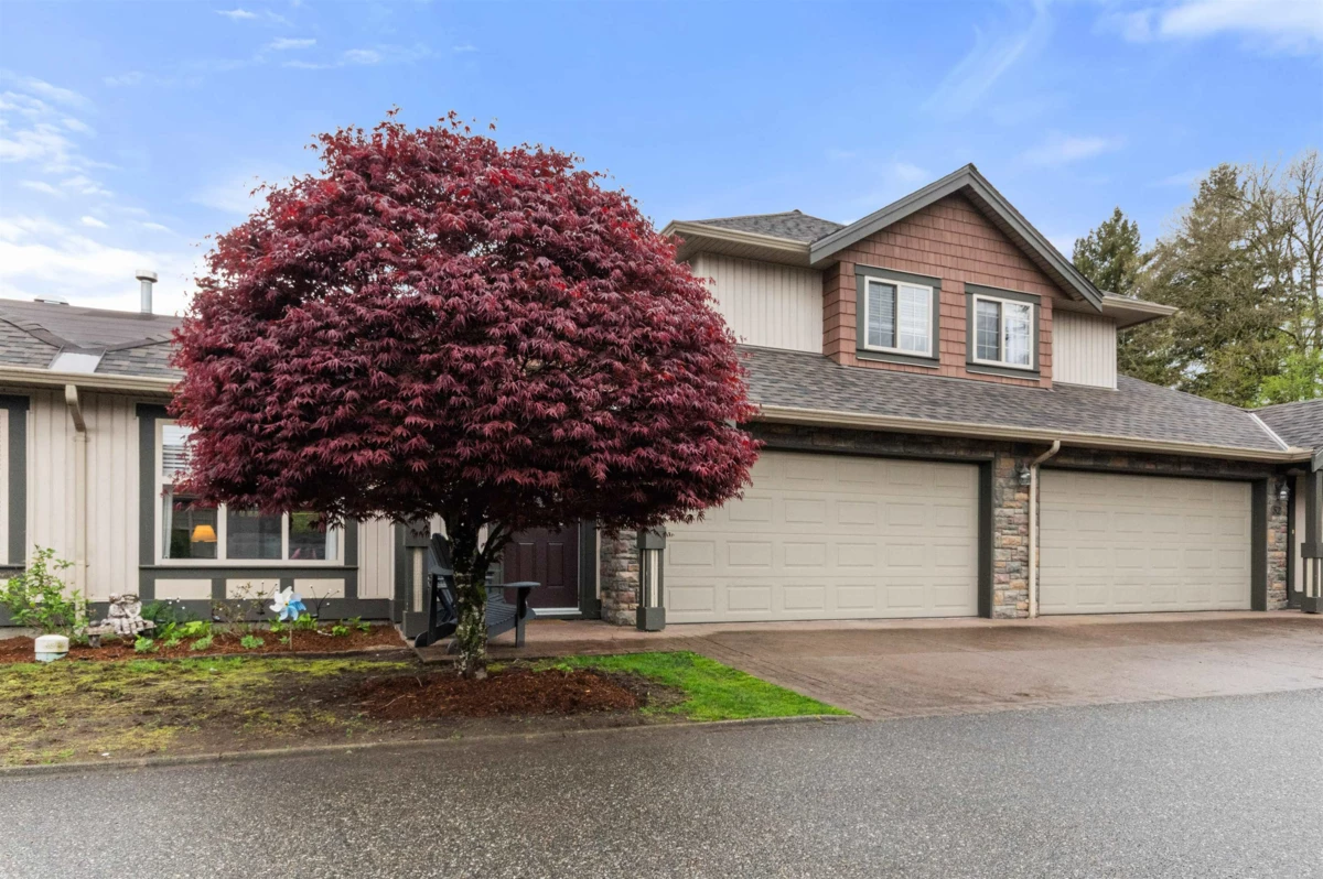 Living Room Photo of 53 6887 Sheffield Way, Chilliwack, BC