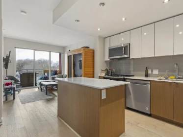 Kitchen Island Photo of 302 688 E 19 Avenue, Vancouver, BC