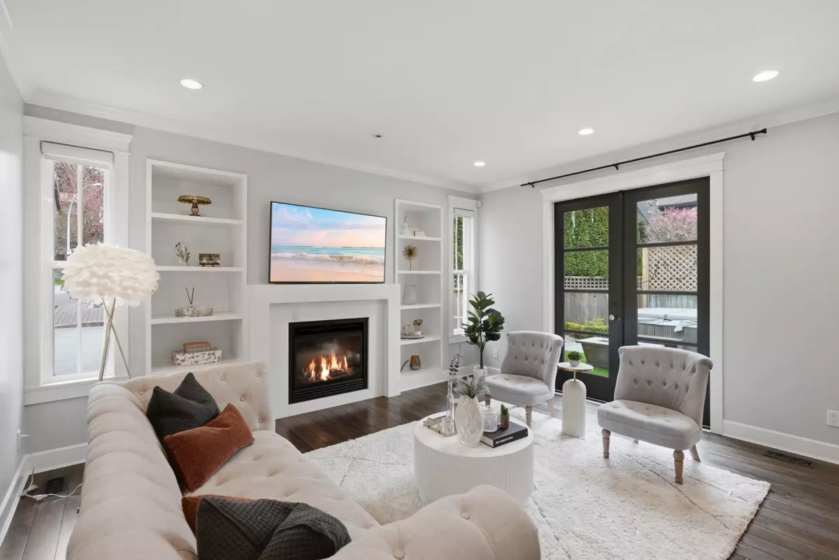 Family Room Photo of 927 163 Street, Surrey, BC