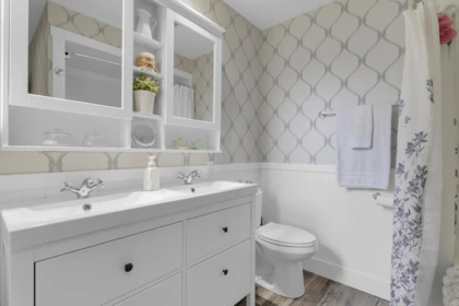 Powder Room Photo of 8168 132a Street, Surrey, BC