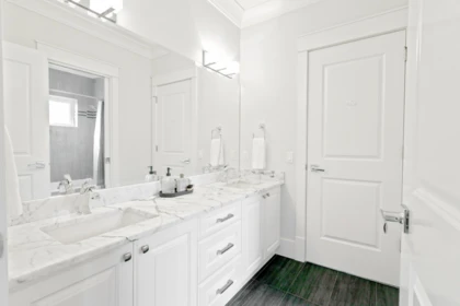 Hallway Photo of 841 Rochester Avenue, Coquitlam, BC