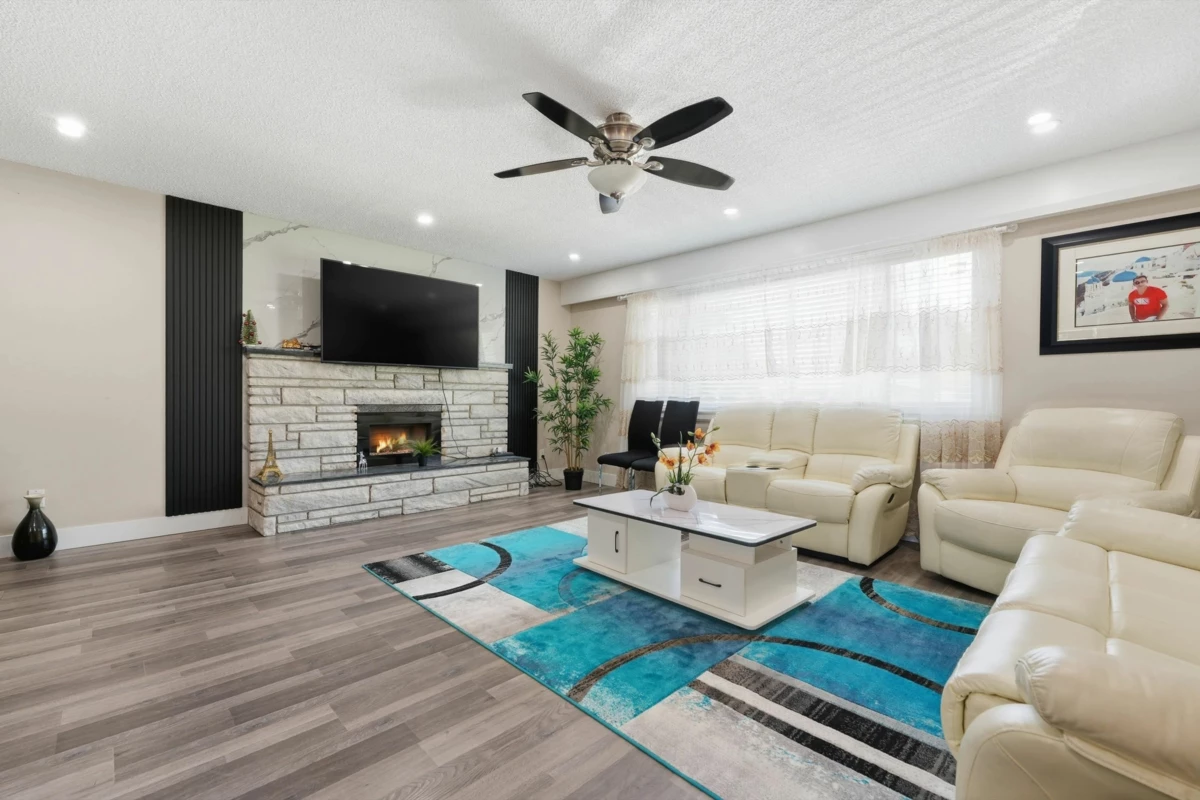 Family Room Photo of 9112 147 Street, Surrey, BC