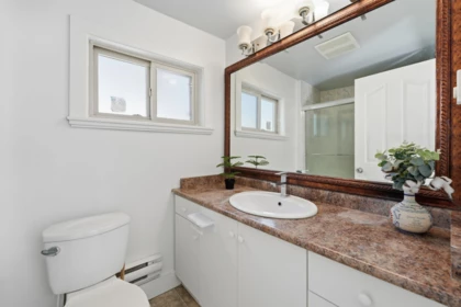 Entry Foyer Photo of 9112 147 Street, Surrey, BC