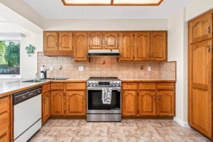 Walk-In Closet Photo of 1558 Glen Abbey Drive, Burnaby, BC