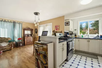Powder Room Photo of 32295 Dewdney Trunk Road, Mission, BC