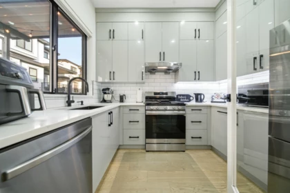 Breakfast Nook Photo of 16767 18 Avenue, Surrey, BC