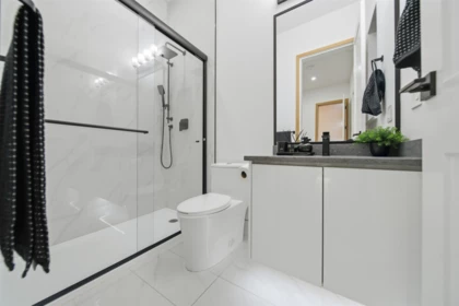Primary Bathroom Photo of 16767 18 Avenue, Surrey, BC