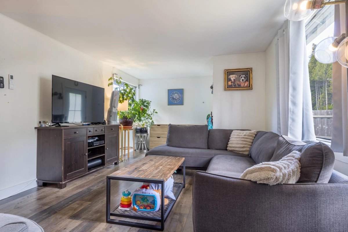 Living Room Photo of 1010 Joe Road, Roberts Creek, BC