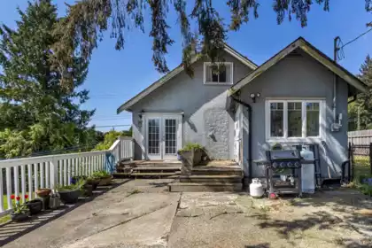 Mudroom Photo of 1010 Joe Road, Roberts Creek, BC