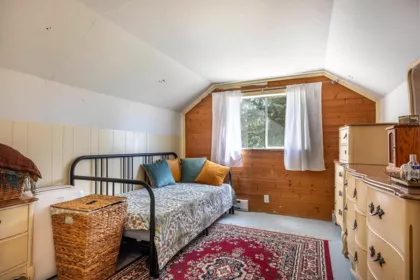 Office / Den Photo of 1010 Joe Road, Roberts Creek, BC