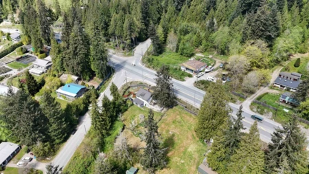 Outdoor Deck Photo of 1010 Joe Road, Roberts Creek, BC