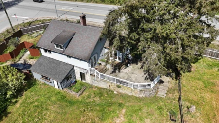 Outdoor Patio Photo of 1010 Joe Road, Roberts Creek, BC