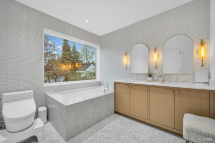Hallway Photo of 2796 E 4th Avenue, Vancouver, BC