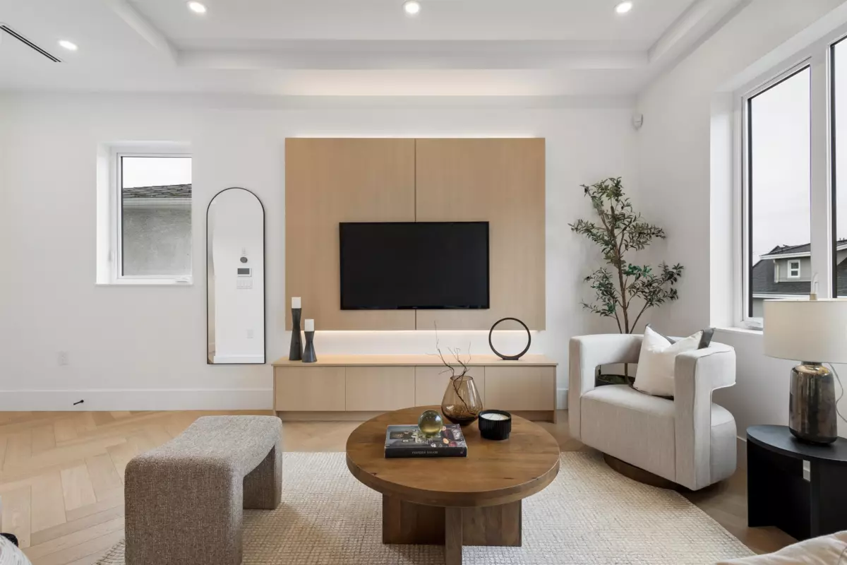 Family Room Photo of 2 3637 E 46th Avenue, Vancouver, BC