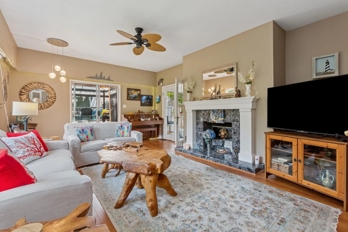 Dining Area Photo of 5607 Eagle Harbour Road, West Vancouver, BC