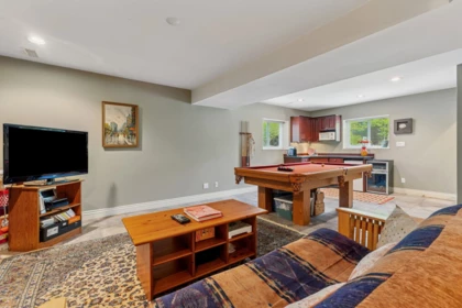 Swimming Pool Photo of 5607 Eagle Harbour Road, West Vancouver, BC