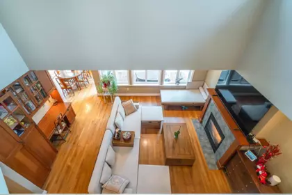 Entry Foyer Photo of 550 Keith Road, West Vancouver, BC