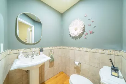 Powder Room Photo of 550 Keith Road, West Vancouver, BC
