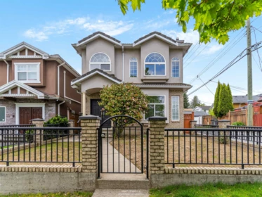 Staircase Photo of 5323 Dumfries Street, Vancouver, BC