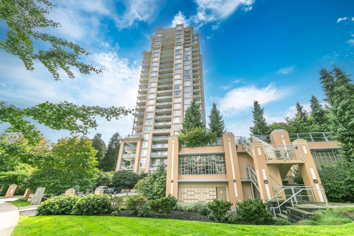 Living Room Photo of 1007 280 Ross Drive, New Westminster, BC
