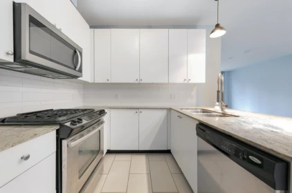 Kitchen Photo of 1007 280 Ross Drive, New Westminster, BC