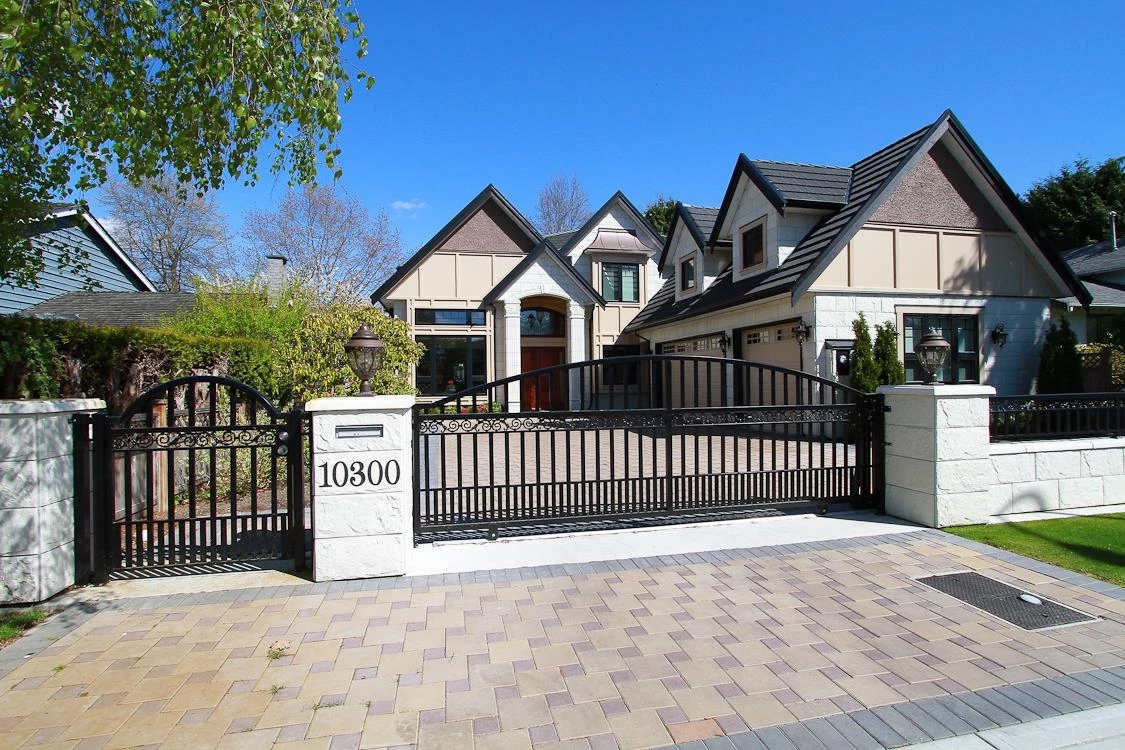 Family Room Photo of 10300 Springmont Drive, Richmond, BC