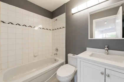 Hallway Photo of 311 2401 Hawthorne Avenue, Port Coquitlam, BC