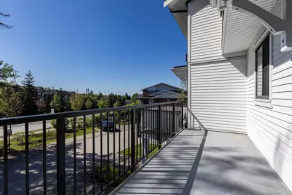 Entry Foyer Photo of 2 10735 84 Avenue, Delta, BC