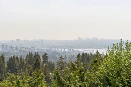 Breakfast Nook Photo of 606 Hawstead Place, West Vancouver, BC