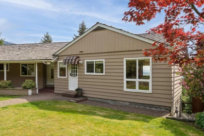 Front Yard Photo of 606 Hawstead Place, West Vancouver, BC