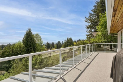 Kitchen Island Photo of 606 Hawstead Place, West Vancouver, BC