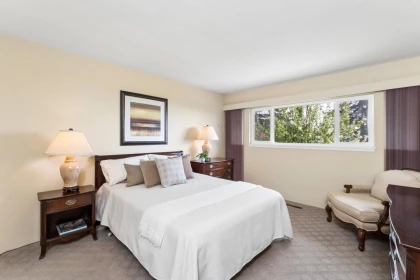 Powder Room Photo of 606 Hawstead Place, West Vancouver, BC