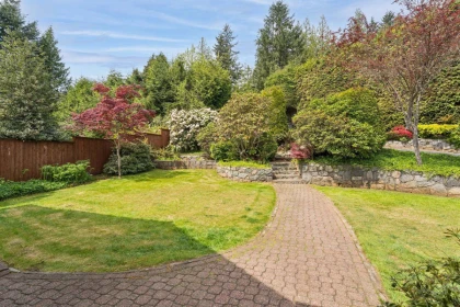 Swimming Pool Photo of 606 Hawstead Place, West Vancouver, BC