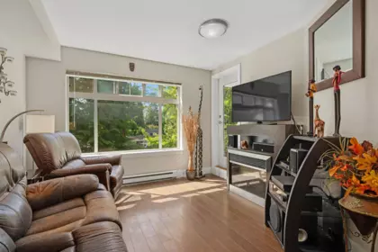 Primary Bedroom Photo of 327 2233 Mckenzie Road, Abbotsford, BC