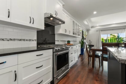 Kitchen Island Photo of 6522 Reid Road, Chilliwack, BC