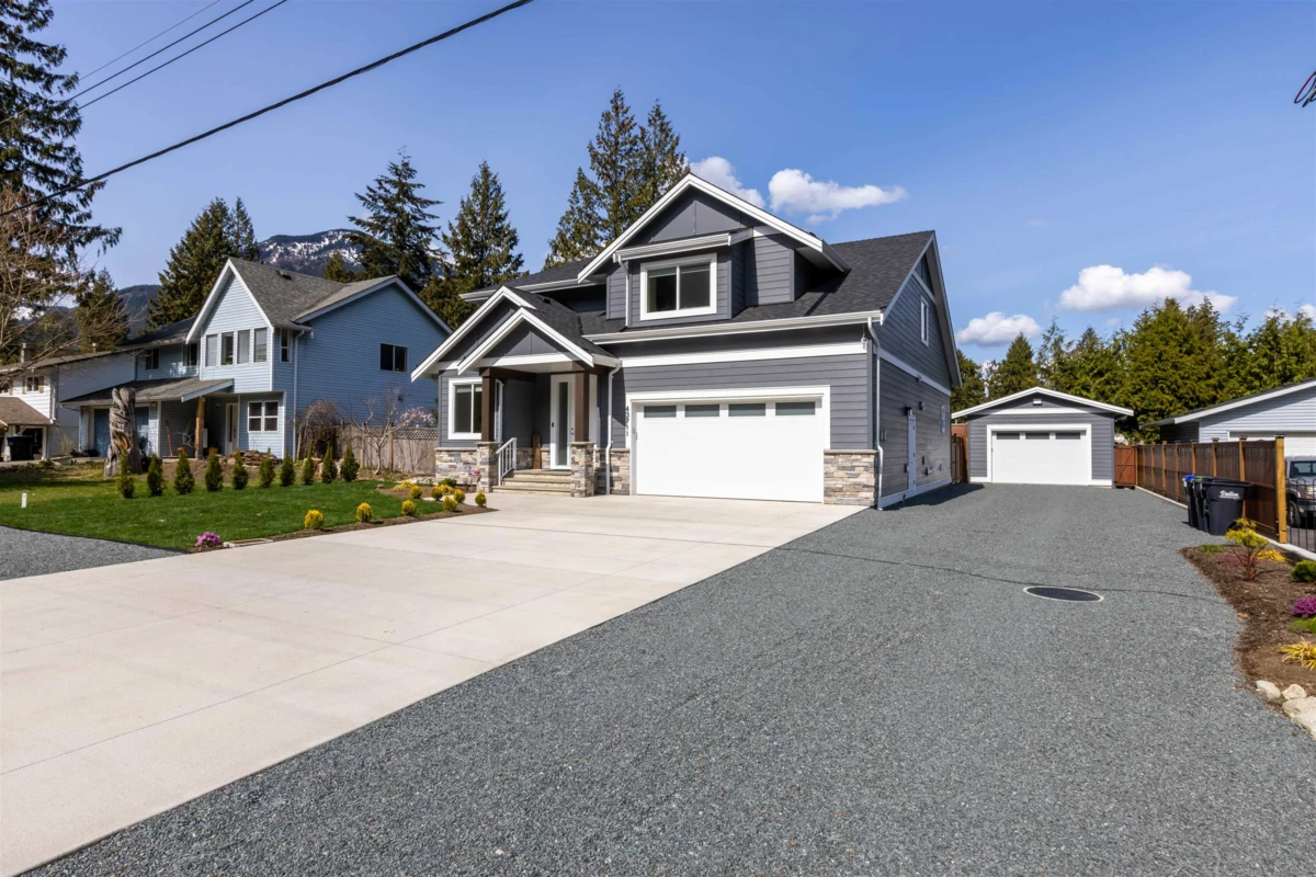 Living Room Photo of 63711 Rosewood Avenue, Hope, BC