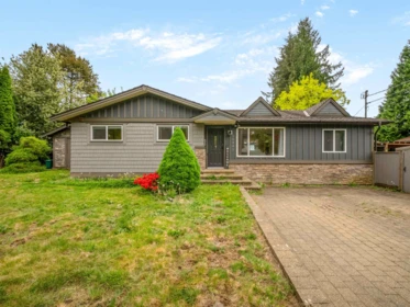 Swimming Pool Photo of 20984 118 Avenue, Maple Ridge, BC