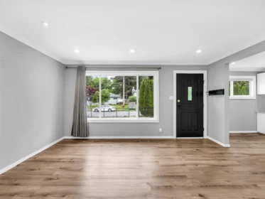 Walk-In Closet Photo of 20984 118 Avenue, Maple Ridge, BC
