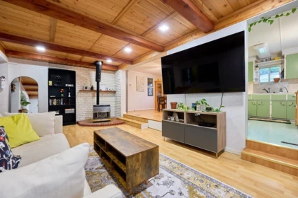 Kitchen Island Photo of 2213 Crystal Court, Abbotsford, BC