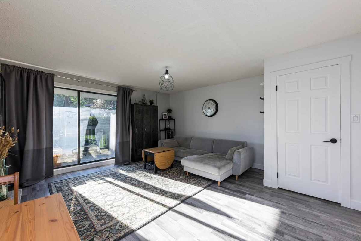 Living Room Photo of 3132 Lonsdale Avenue, North Vancouver, BC
