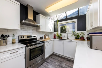 Kitchen Island Photo of 3132 Lonsdale Avenue, North Vancouver, BC