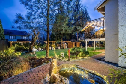 Staircase Photo of 15160 81 Avenue, Surrey, BC