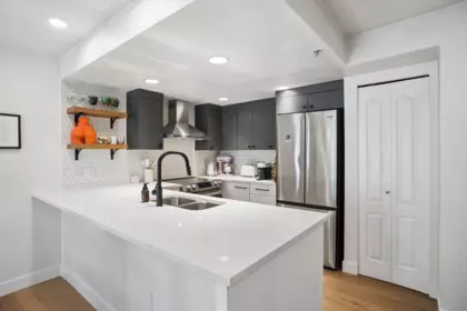 Breakfast Nook Photo of 15 3036 W 4th Avenue, Vancouver, BC