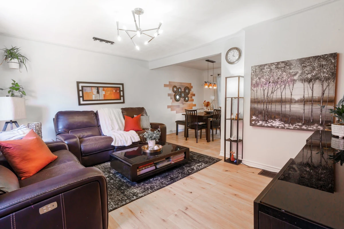 Dining Area Photo of 300 Tenth Avenue, New Westminster, BC