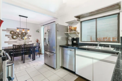 Kitchen Island Photo of 300 Tenth Avenue, New Westminster, BC