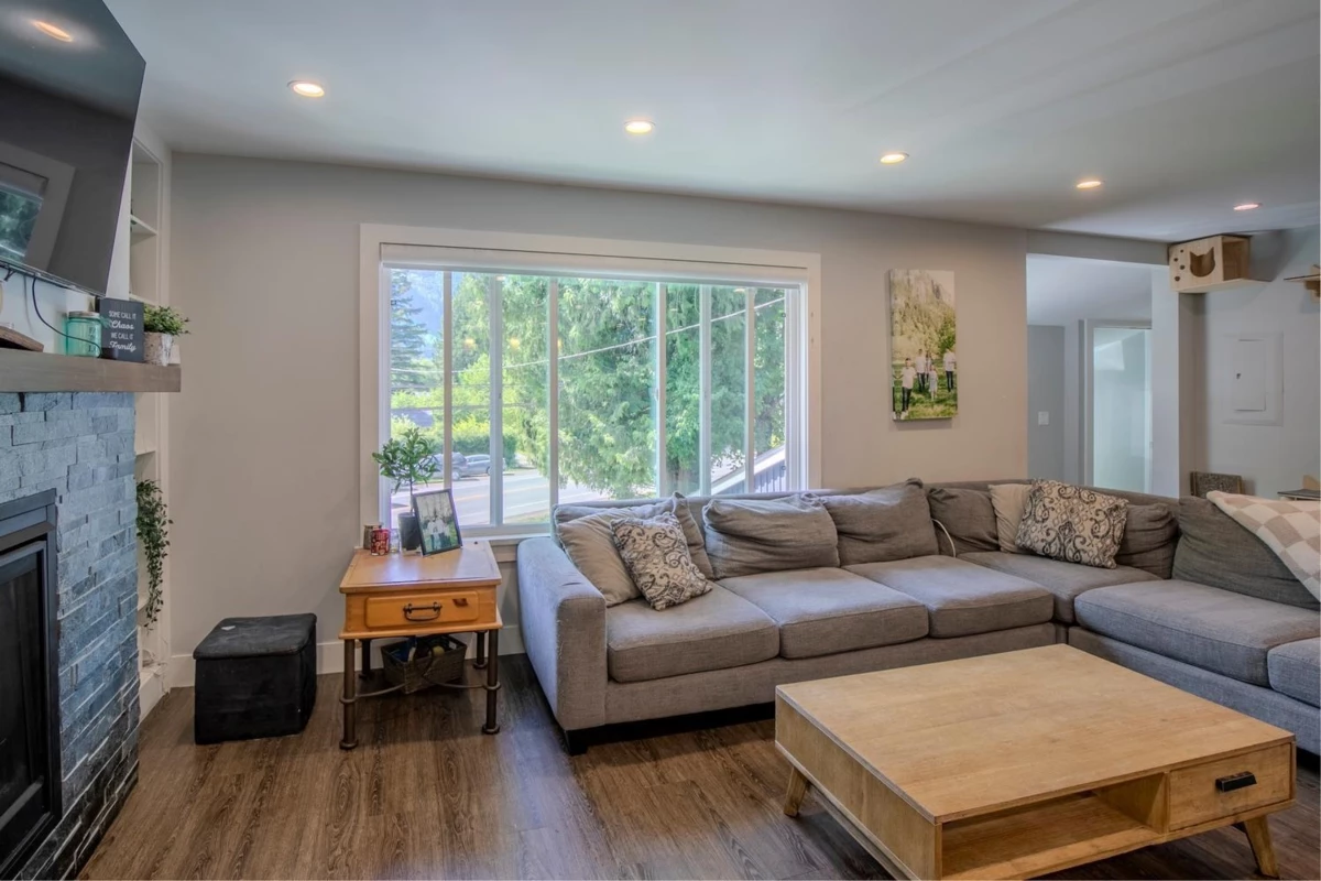 Living Room Photo of 41756 Government Road, Squamish, BC